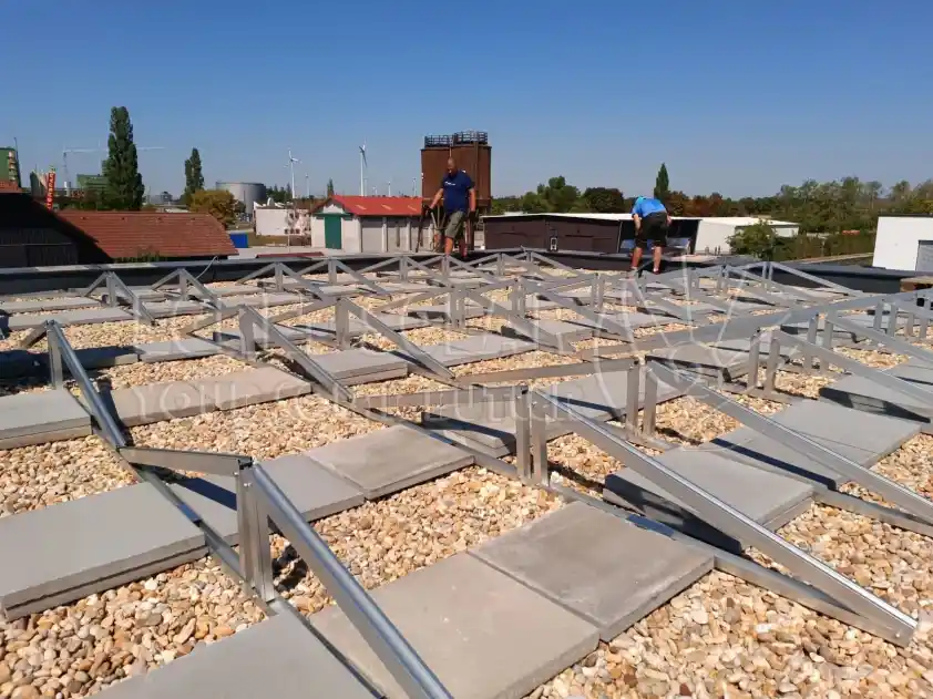 Hogyan kell felszerelni a kelet-nyugati irányú ballaszt napelemes szerelési rendszert?